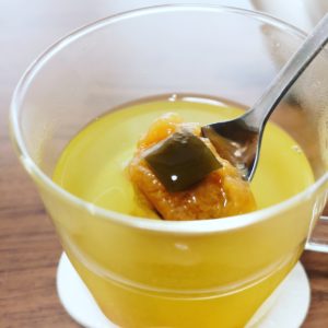 カテキンがいっぱいの緑茶と一緒に　緑茶梅湯