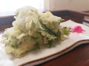 タケノコと青紫蘇の天ぷら　梅塩と一緒に！