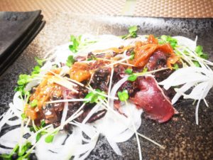 白干梅の梅ドレッシング　かつおのたたきにかけて