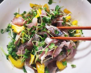 アジとパプリカの梅肉和え