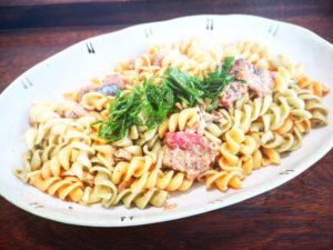 サバ缶と梅干しのマカロニサラダ