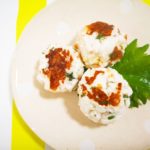 お弁当にも ふわふわで食べやすいはんぺんの梅団子