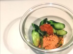 材料三つ！キュウリの梅漬け